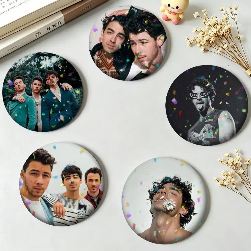 F-Famous American Pop Band Jonas Brothers  25 32 44 58 75mm Badges Personalized Round Brooches Pins Accessory Gift