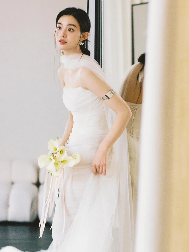 

Элегантное свадебное платье с шлейфом и силуэтом «русалка» для молодых женщин, идеально для выездных свадеб в Китае.