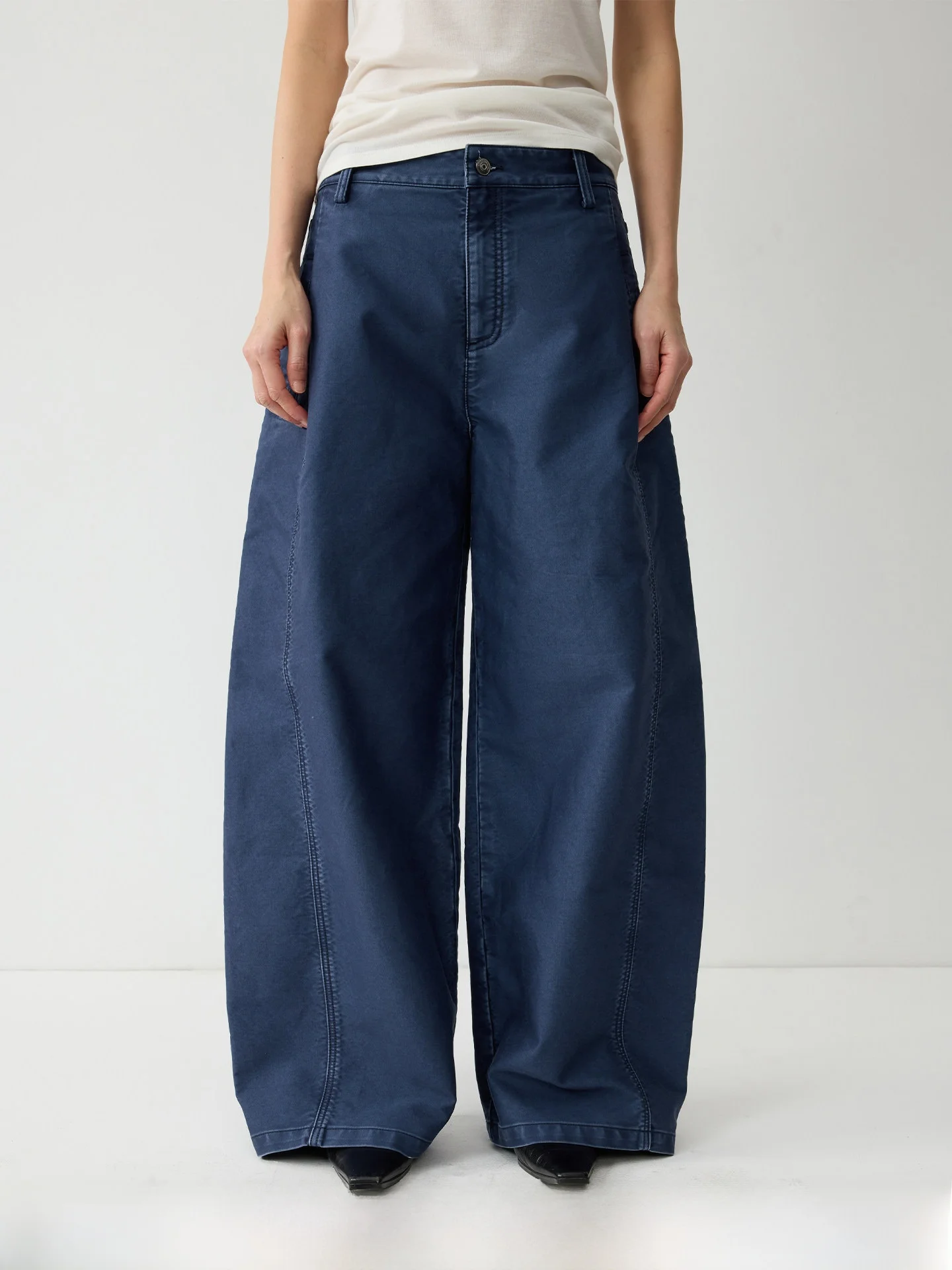 

Новинка весенней коллекции: глянцевые джинсы из 100% чесаного хлопка, зауженные, с широкими штанинами, женские, повседневные, прямого кроя, дышащие, комфортные.