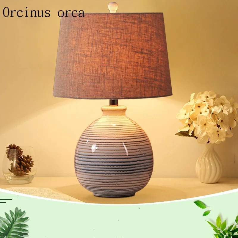 New Chinese classic cloth art desk lamp bedroom bedside lamp modern simple and creative manual ceramic table lamp free shipping