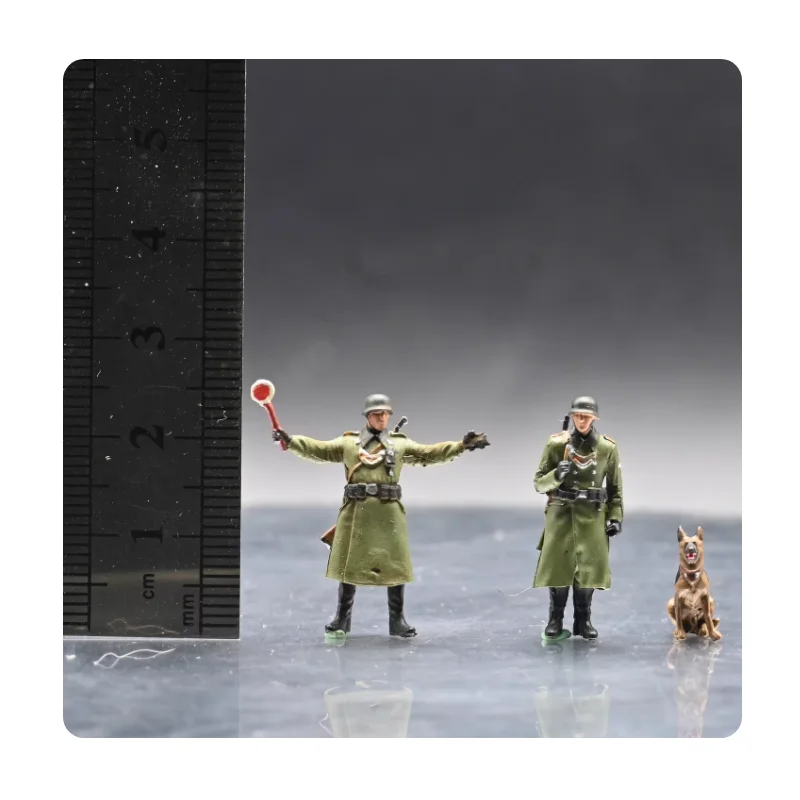 1:72 Scale Resin Material German Army Winter MP Duo (Includes 1 Dog) Suitable For Tank Scenes Collectible Decorative Display