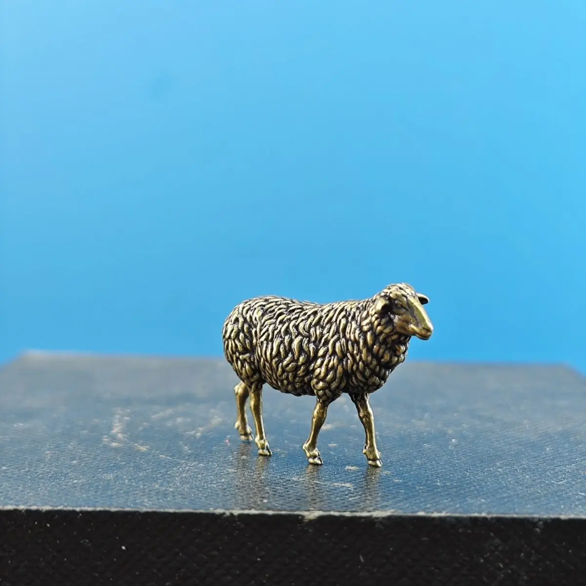 Miniature landscape simulation animal model figurines, lamb grazing scene landscape artificial hills bonsai fish tank decoration