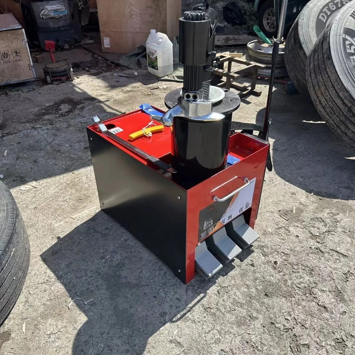 Small tire machine Pneumatic disassembly and assembly machine Mobile truck tire picking machine