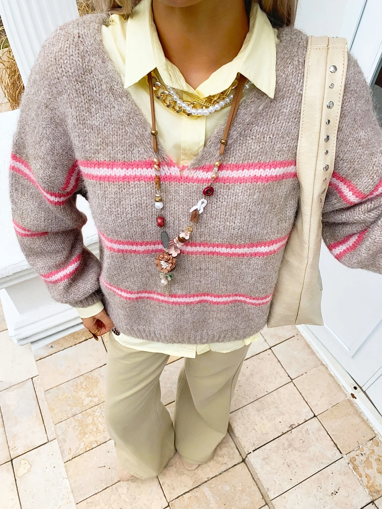 Picture 5: Women's casual loose striped V-neck long-sleeved knitted shirt, fashionable and casual style, autumn and winter style