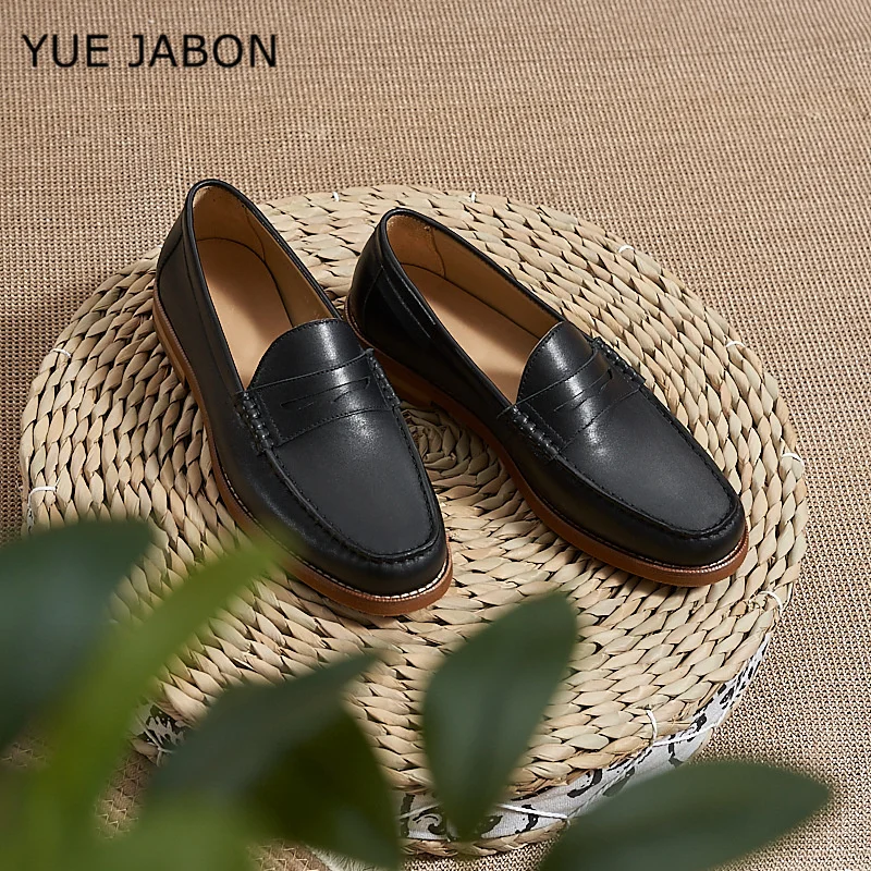 

Новая весенняя повседневная мужская обувь, коричневые лоферы из коровьей замши с круглым носком, деловая обувь из натуральной кожи для работы, в британском стиле