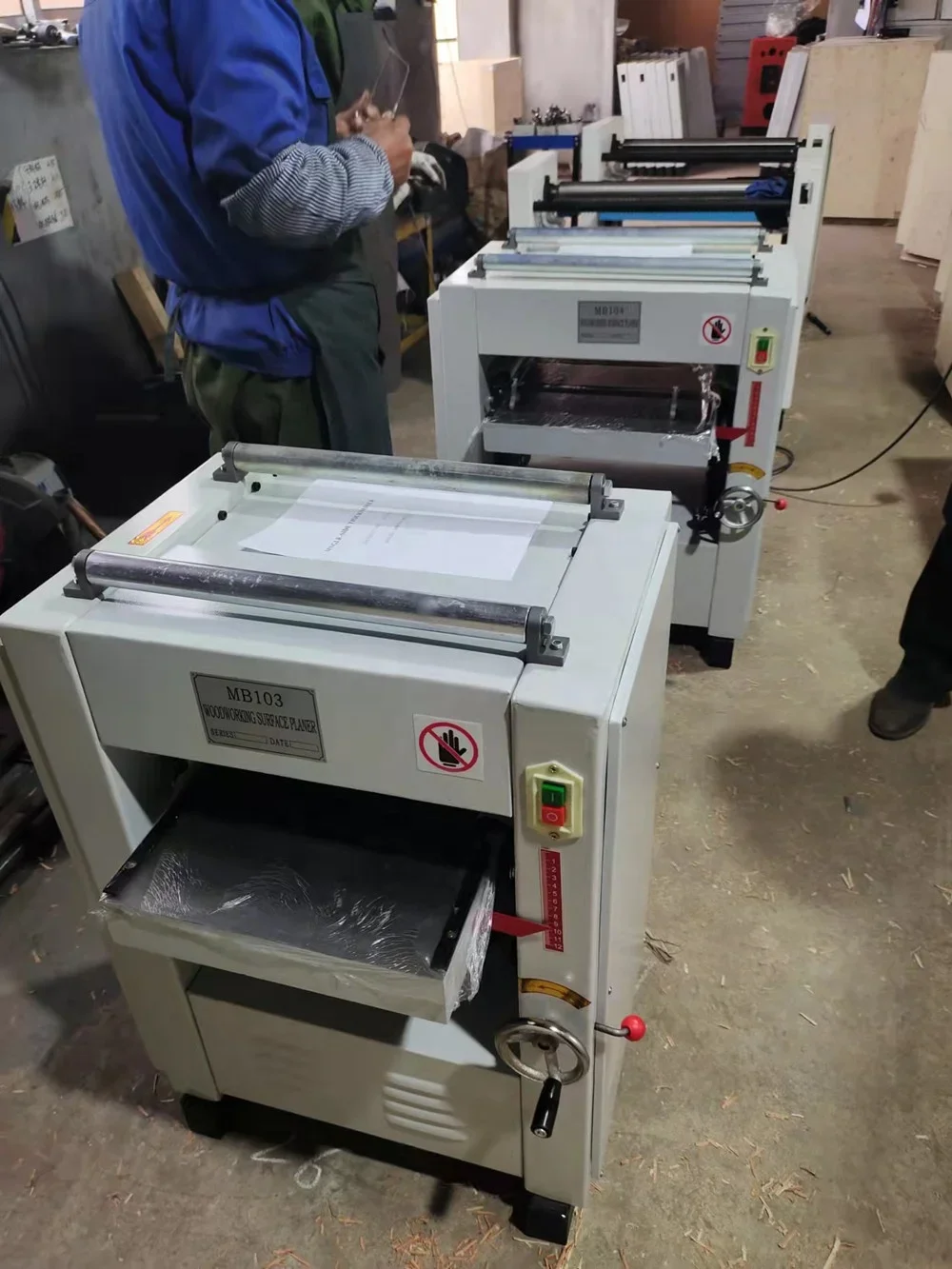 700 มม.27 "ความกว้างไม้ Thicknesser ไม้ไสเครื่องด้านเดียวพื้นผิวความหนา Planer Jointer