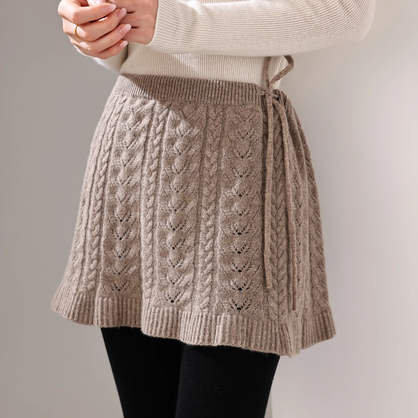 100% Merino Wool Women's Butt Cover Skirt Cable Knit Hollow Layering Apron Side Tie Wrap Mini Skirt Vintage Pure Wool Hip Scarf