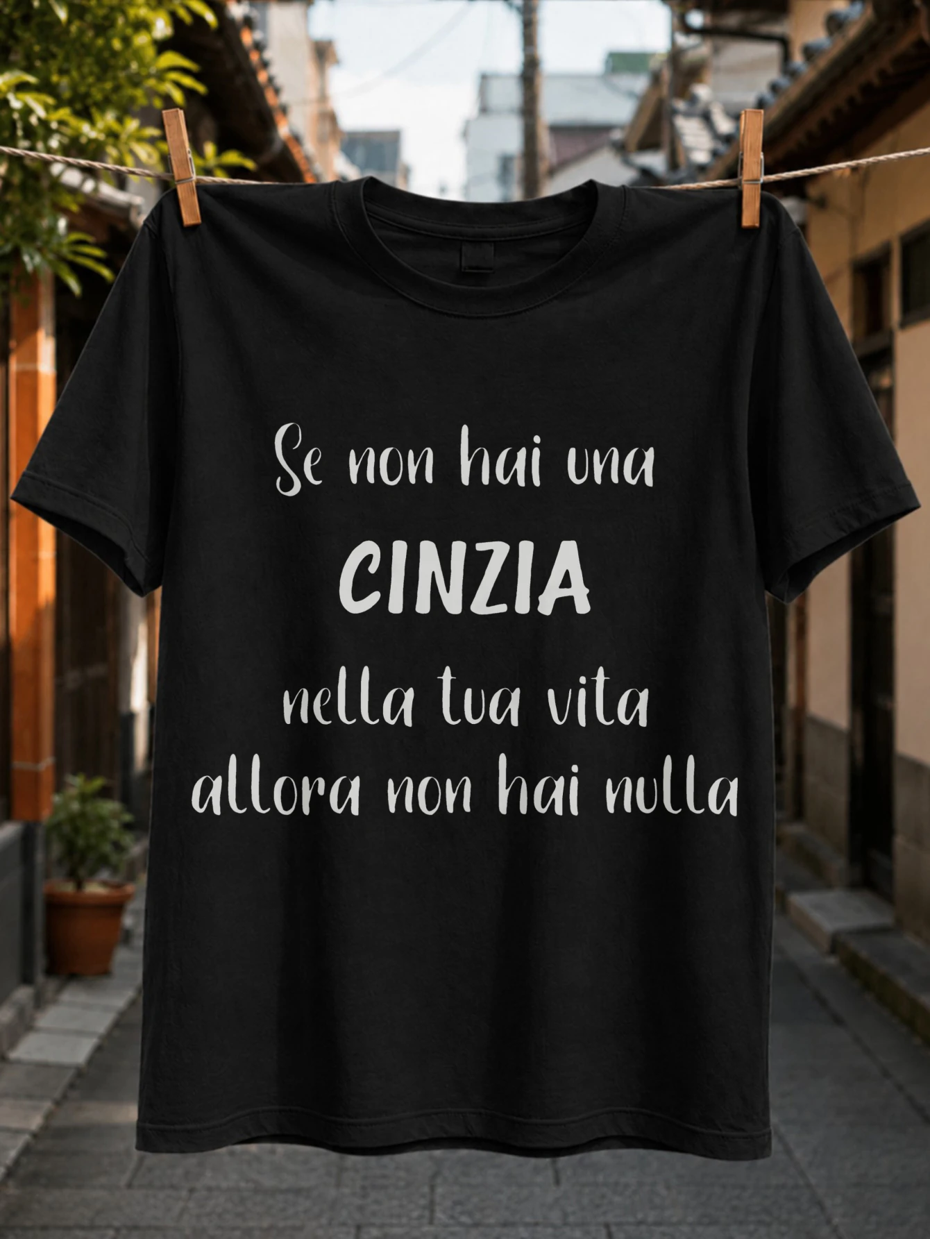 T-Shirt Unisex Con Scritta Italiana 'Cinzia' Con Citazione 'Se Non Hai Una Cinzia Nella Tua Vita' In Stile Scritto A Mano Grigio Tenue-image