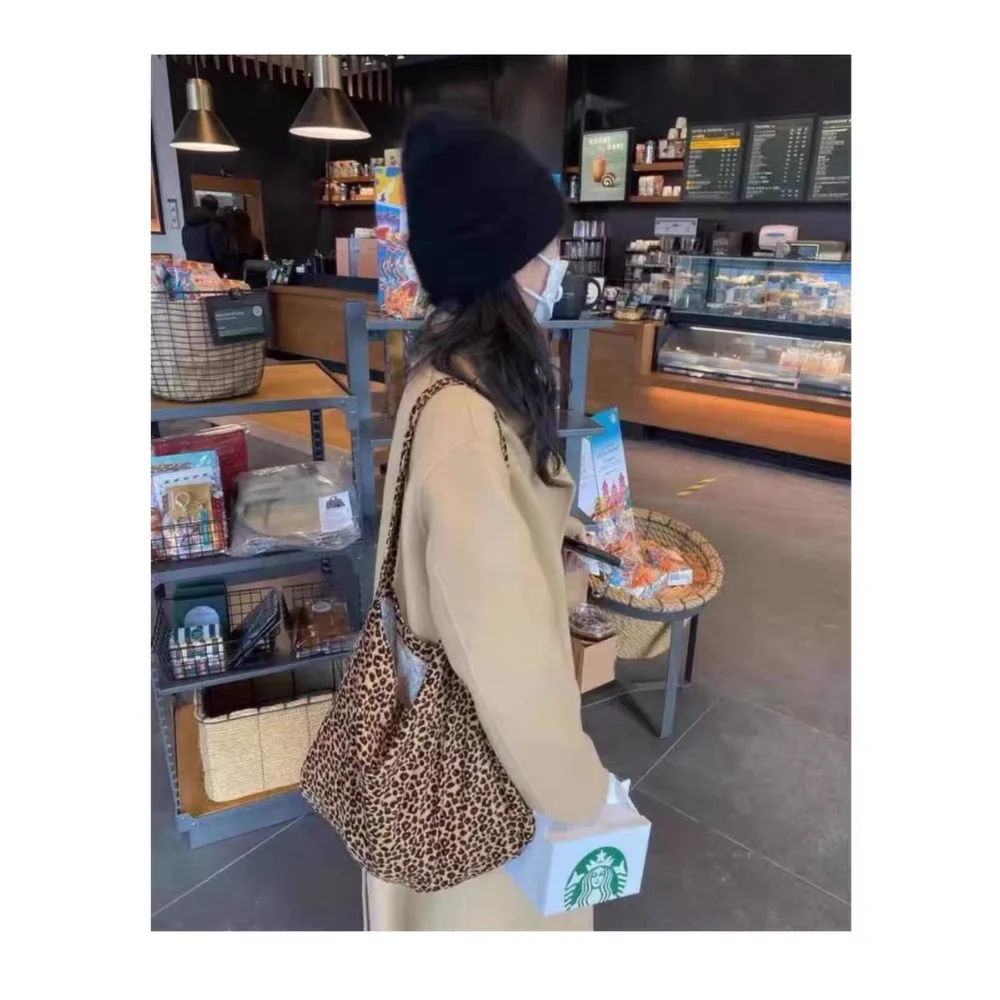 

2025 popular large-capacity leopard print tote bag, canvas bag, shoulder bag, portable shopping bag, messenger bag for women