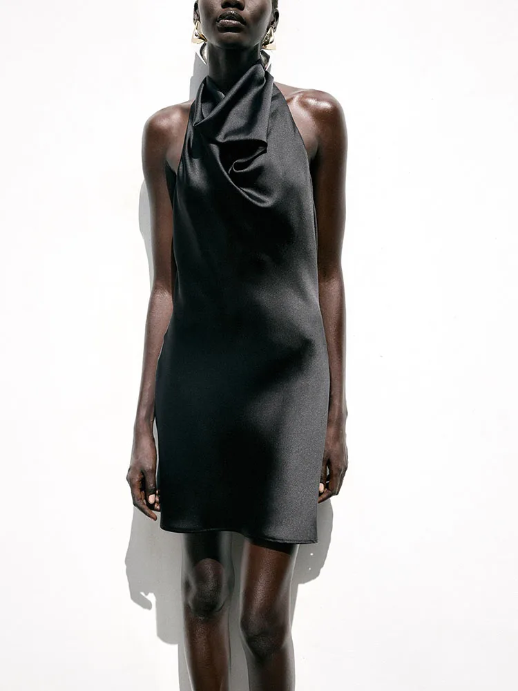 فستان صيفي جديد للنساء، قصير، بدون ظهر، من الساتان الحريري، ذو ياقة معلقة، مناسب للحفلات، بطول قصير، بلون واحد.