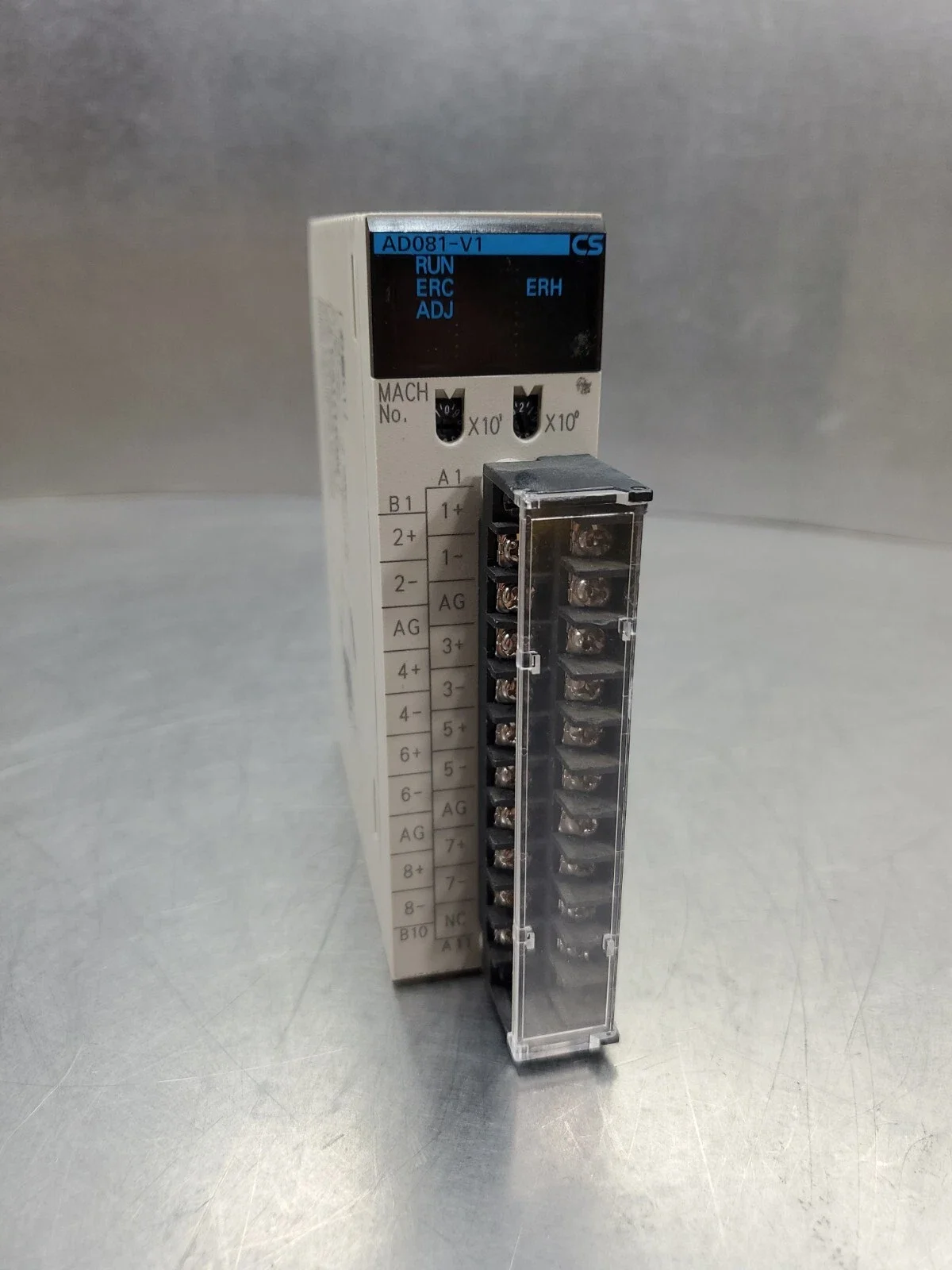 New CS1W-AD081-V1 For OMRON CS1W-AD081-V1 PLC Analog output