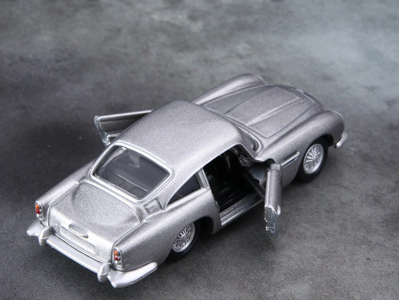 TAKARA TOMY ASTON MARTIN DB5 Alloy Car Diecasts & Toy Vehicles Car Model Miniature Scale Model Car For Children