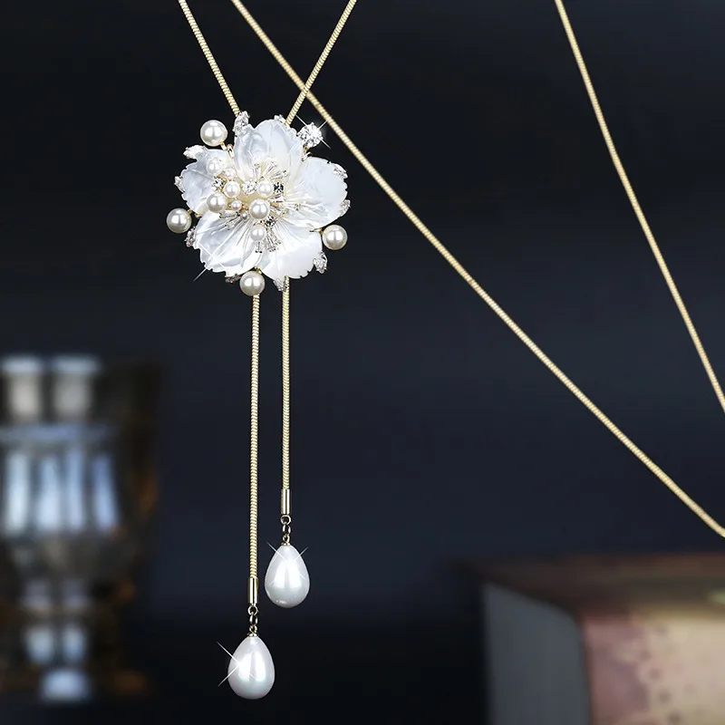 

Flower-shaped sweater chain women's fashionable, simple and elegant tassel necklace