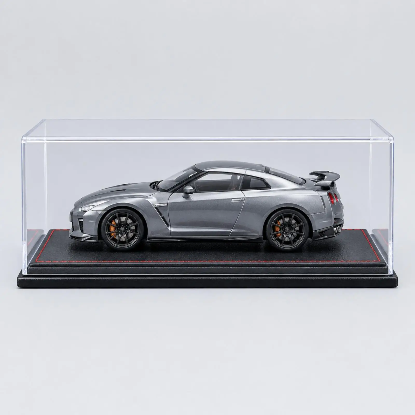 Showcase Transparent 1:24 Scale Model Car Display Case Clear Acrylic Display Case with Base Dustproof for Diecast Collectors