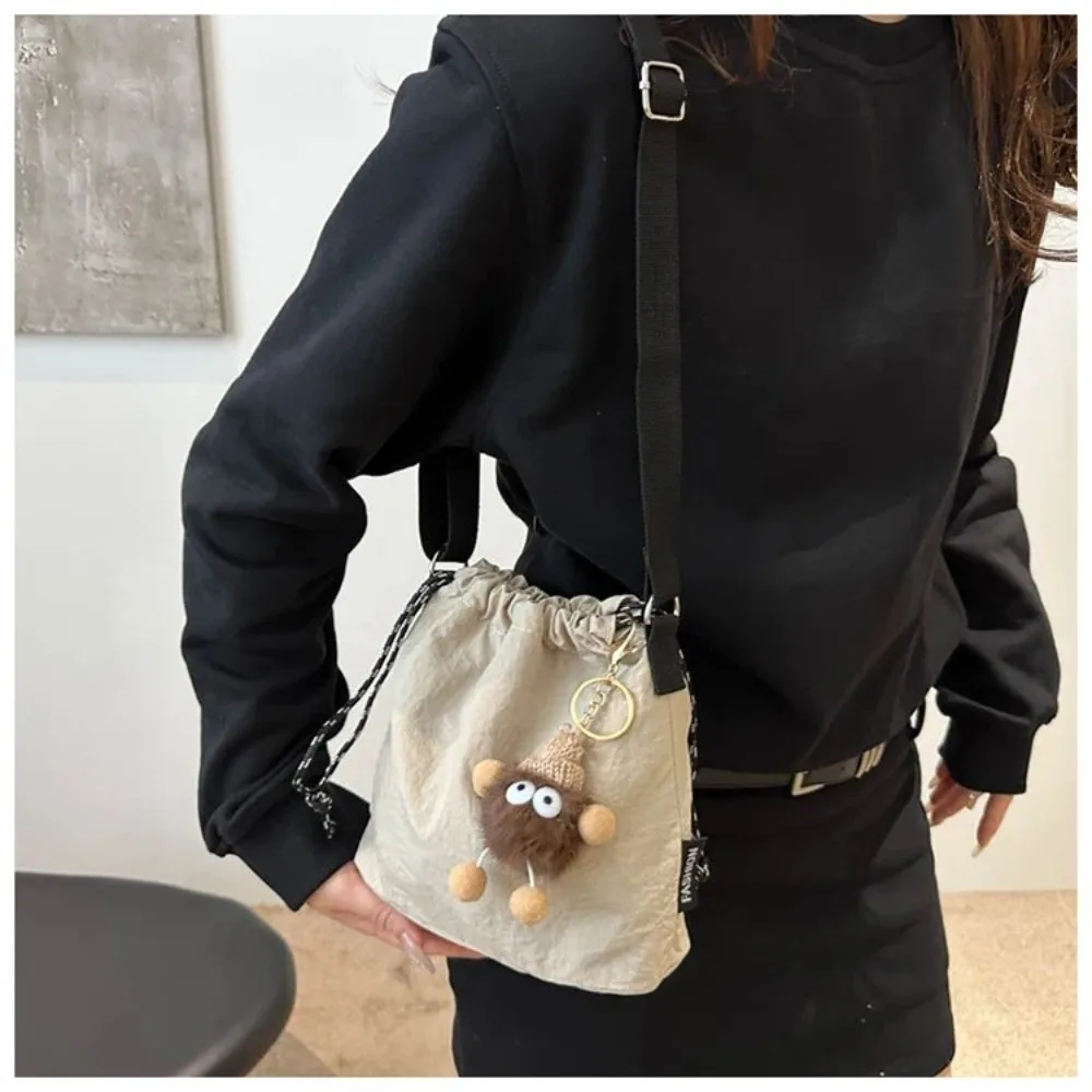 Bolso bandolera de nailon tipo cubo con cordón ajustable unisex - imagen 2
