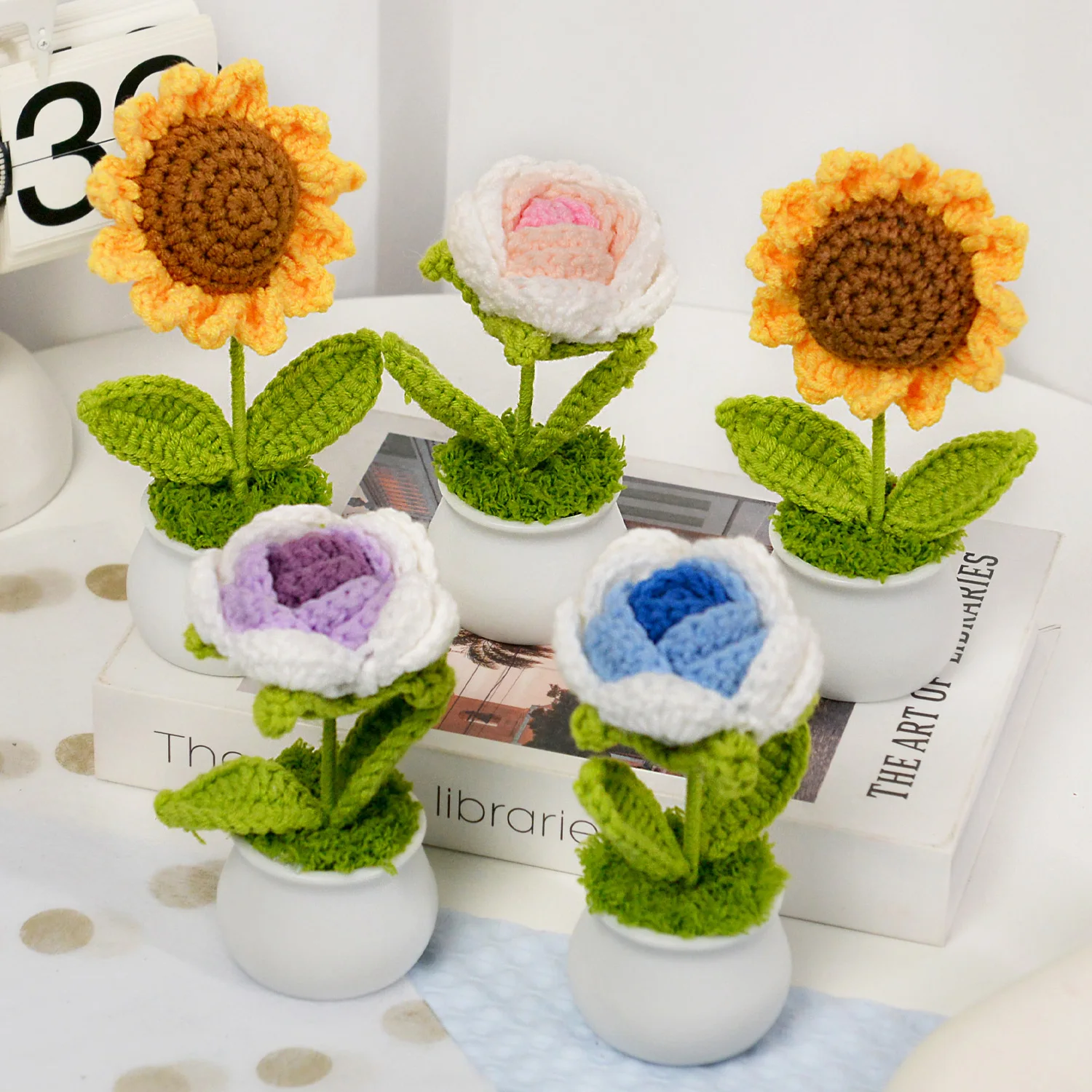 1 Stück handgemachte gehäkelte Topfblume, gestrickte Rosen-Sonnenblume und Tulpe mit Behälter, dekorative Topfpflanzen für Zuhause, Büro