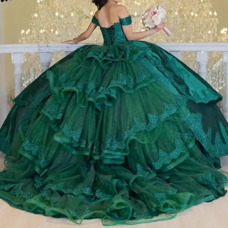 

Elegant Emerald Green Prom Occasion Dresses For Women Cap Sleeve Lace Applique Tiered Skirt Vestido De 15 Quinceanera Party Gown