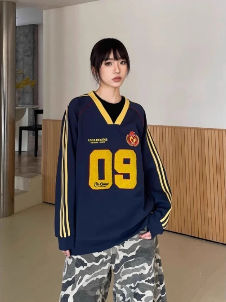 النمط الياباني الكوري الوزن الثقيل الهيب هوب الخامس الرقبة جيرسي نمط البلوزات 2025 الخريف المتضخم للجنسين البلوفرات المرأة بلايز عادية #4