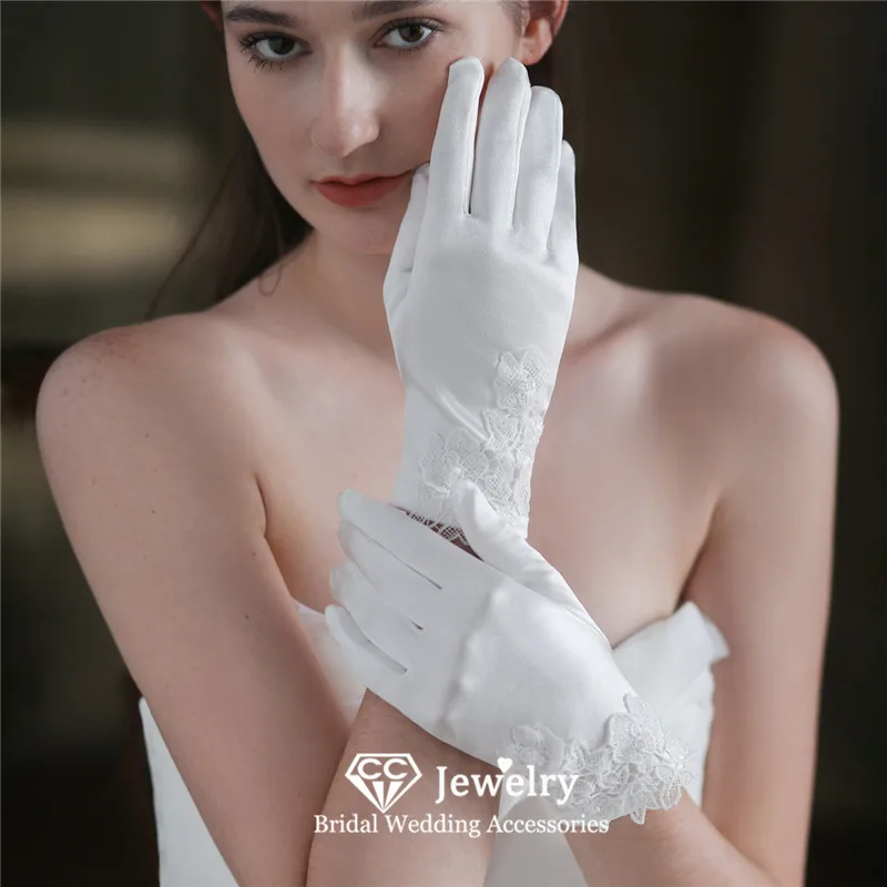 

CC Gloves for Wedding Women Accessories Bridal Mittens Engagement Satin Finger Gants White Color Appliqued Wrist Glove WG050