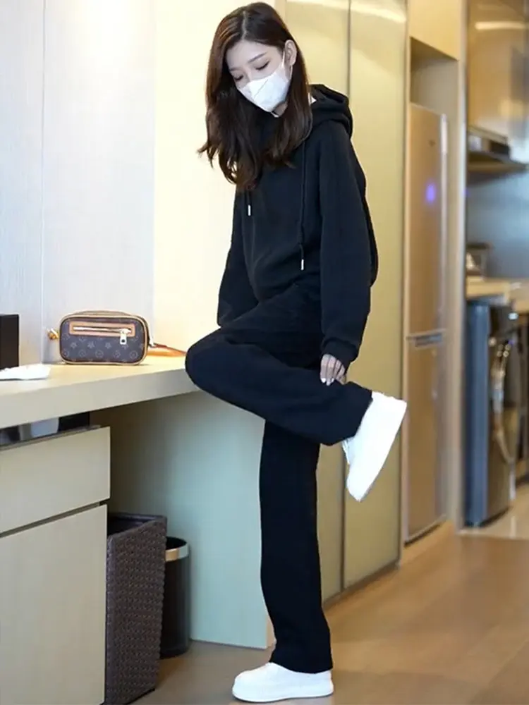 

Осенний женский комплект 2026: Новая толстовка с длинным рукавом и свободные спортивные брюки (маленький размер), дышащий комплект из двух предметов из полиэфирного волокна