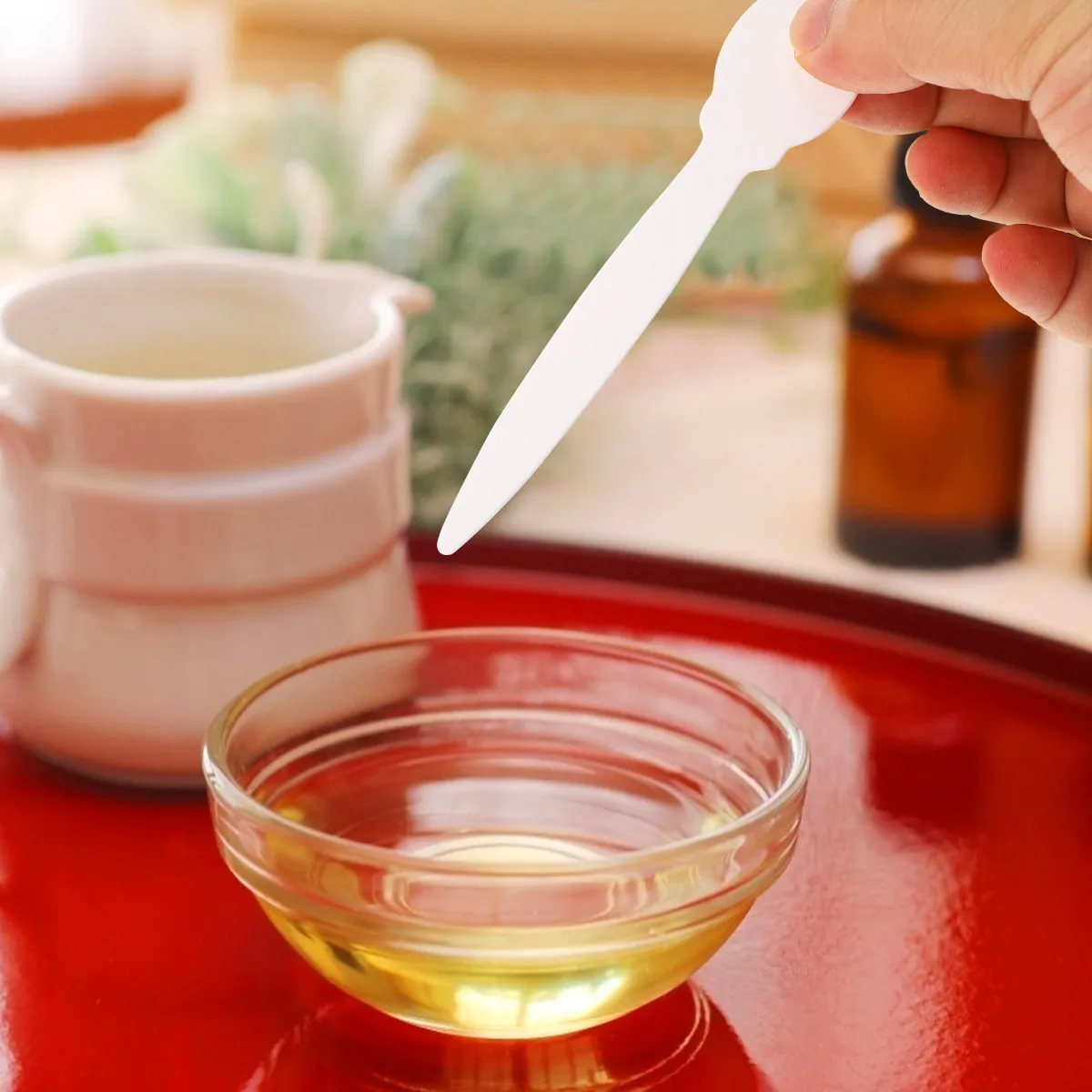 

100Pcs Perfume Tester Strips Absorbent Paper for Essential Oils Scent Trial Natural Safe Material Ideal for Gift Or Personal Use