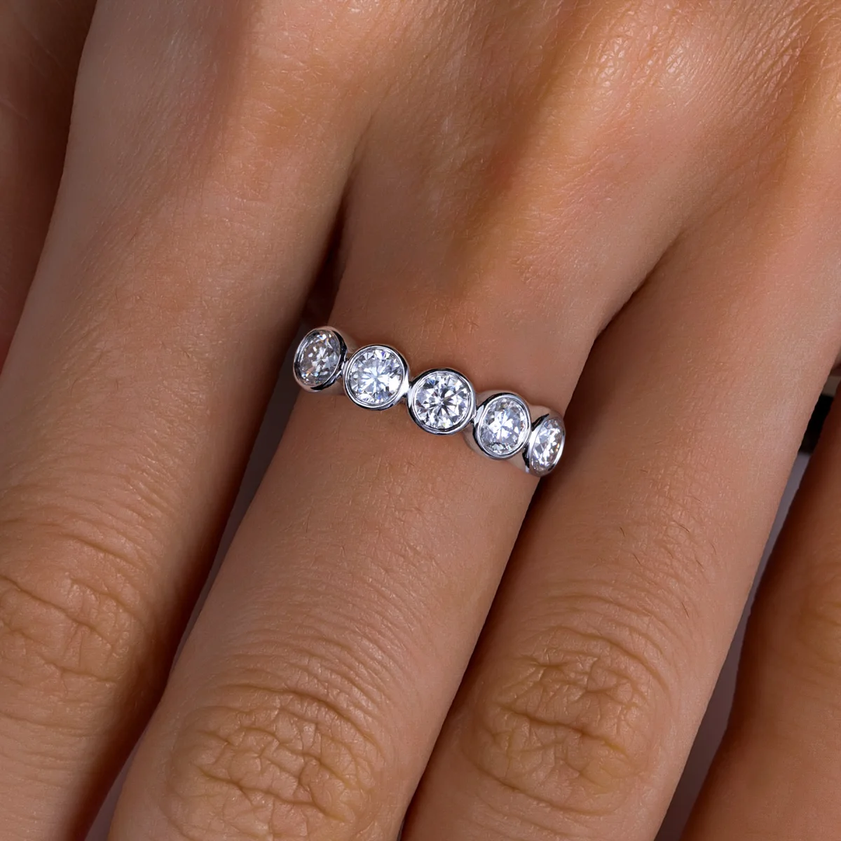 AnuJewel 4mm 1.5cttw Moissanite Wedding Bands 925 Sterling Silver Half Eternity Bezel Rings for Women Jewelry Wholesale