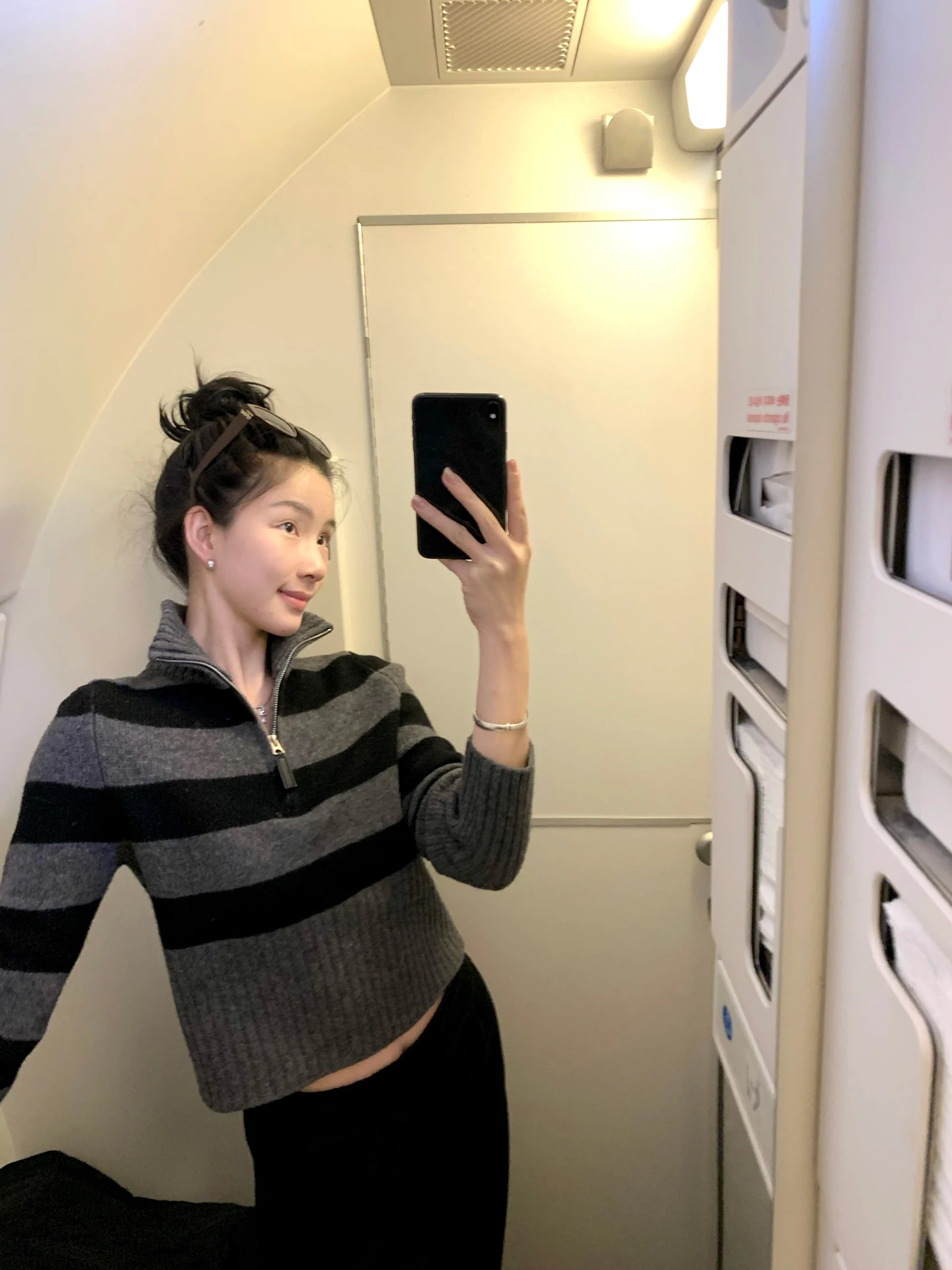 

Thiened Warm Stripe Woolen Knitted Sweater Stand Collar Women's Faion Casual Sle Bla ey Series Leather Tag ort Le...