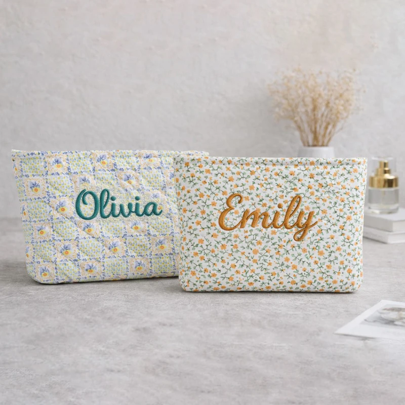 Personalized Embroidery Name Cosmetic Bag with Vintage Ditsy Floral Style Makeup Bag Wedding Gifts for Women Bride's Bridesmaid