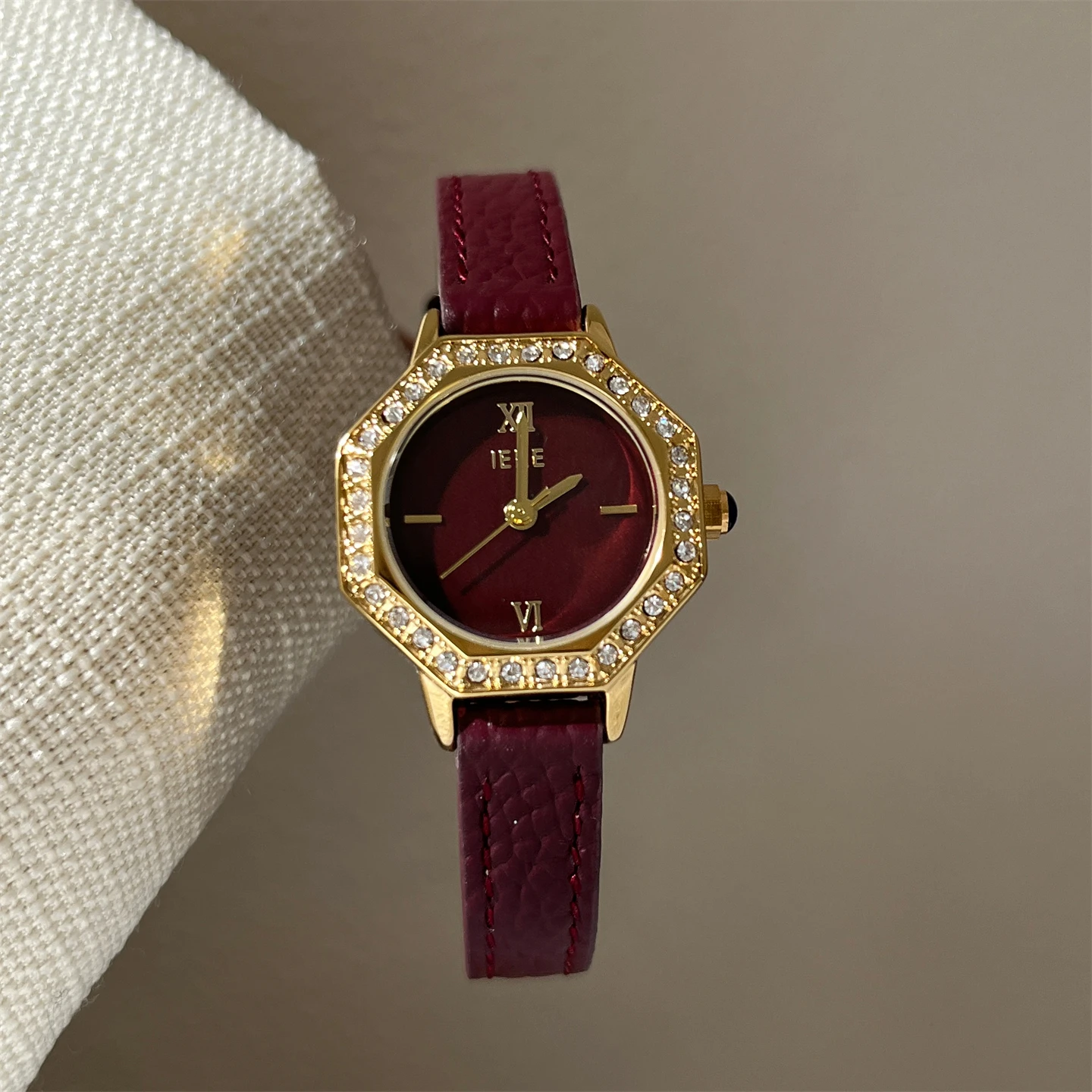 Visible white diamond studded Ankora red watch for women, retro fine strap, exquisite women's versatile quartz watch