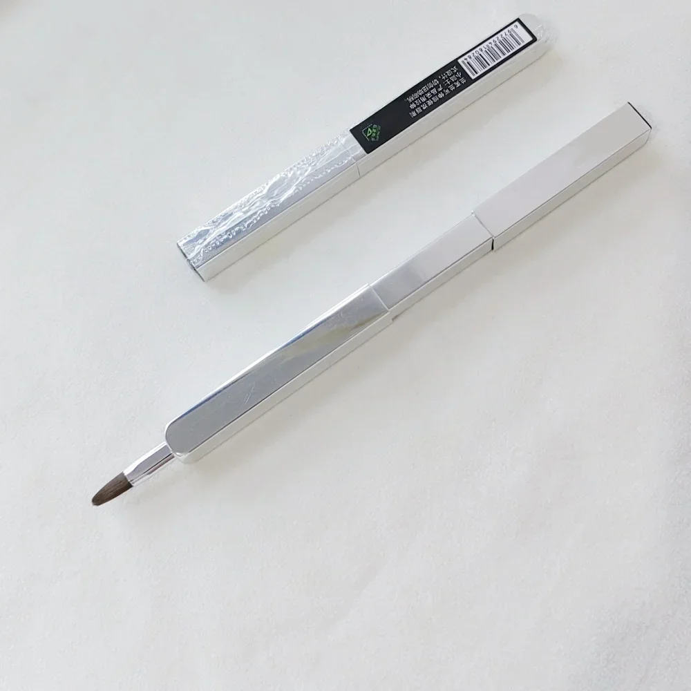 Silver Retractable Lip Brush ผมสังเคราะห์แบบพกพา on-go Travel แปรงแต่งหน้าเครื่องสําอางค์เครื่องมือ