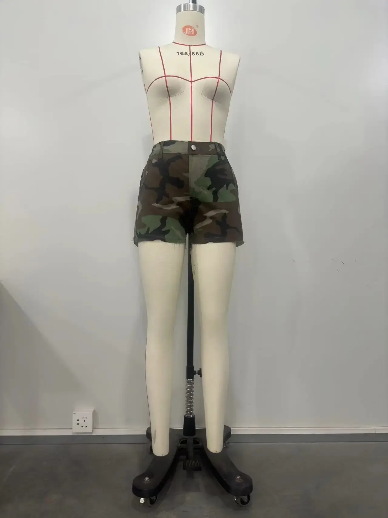 Shorts femininos camuflados estampados, calças justas com bolsos, calças casuais de rua alta, moda verão, 2024