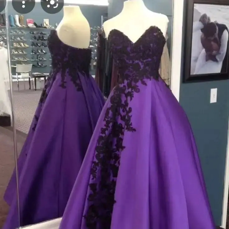 Purple and black Wedding Dress Lace Appliques A-Line Sleeveless Satin Vintage Gothic Bridal Gowns Floor Length Customized