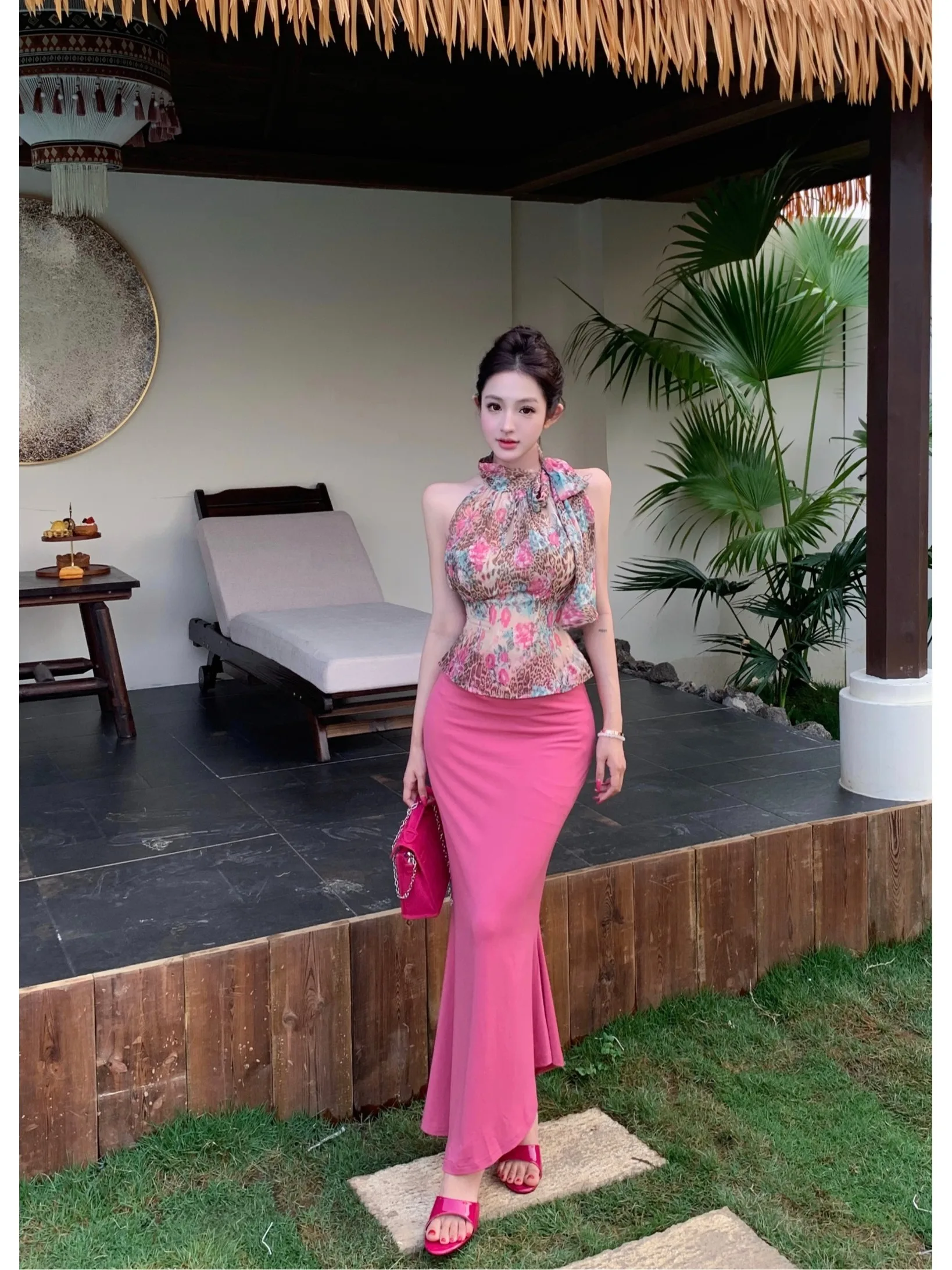 

Retro Floral Halter Neck Top And High Waist Skirt Set Women's Fashion Slimming Summer Outfit French Style Zipper Closure