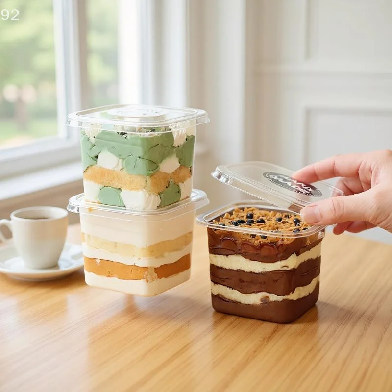 50 szt. Przezroczystych pojemników na desery/kompoty z akrylu spożywczego o pojemności 150/250/380 ml z zabezpieczonymi pokrywkami.