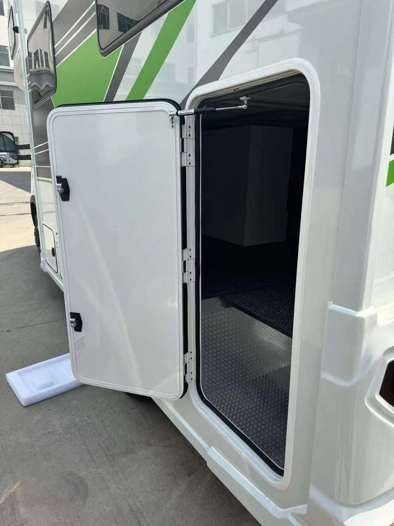 Factory Replaced Aluminum RV Aluminum Luggage Hatch Door Storage Compartment Access Door 1400*500mm view 4