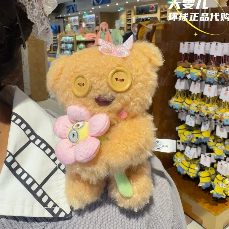 

In Stock Genuine Universal Studio Minions Daisy Tim Bear Standing Shoulder Plush Magnetic Suction Cute Toy Collection Decoration