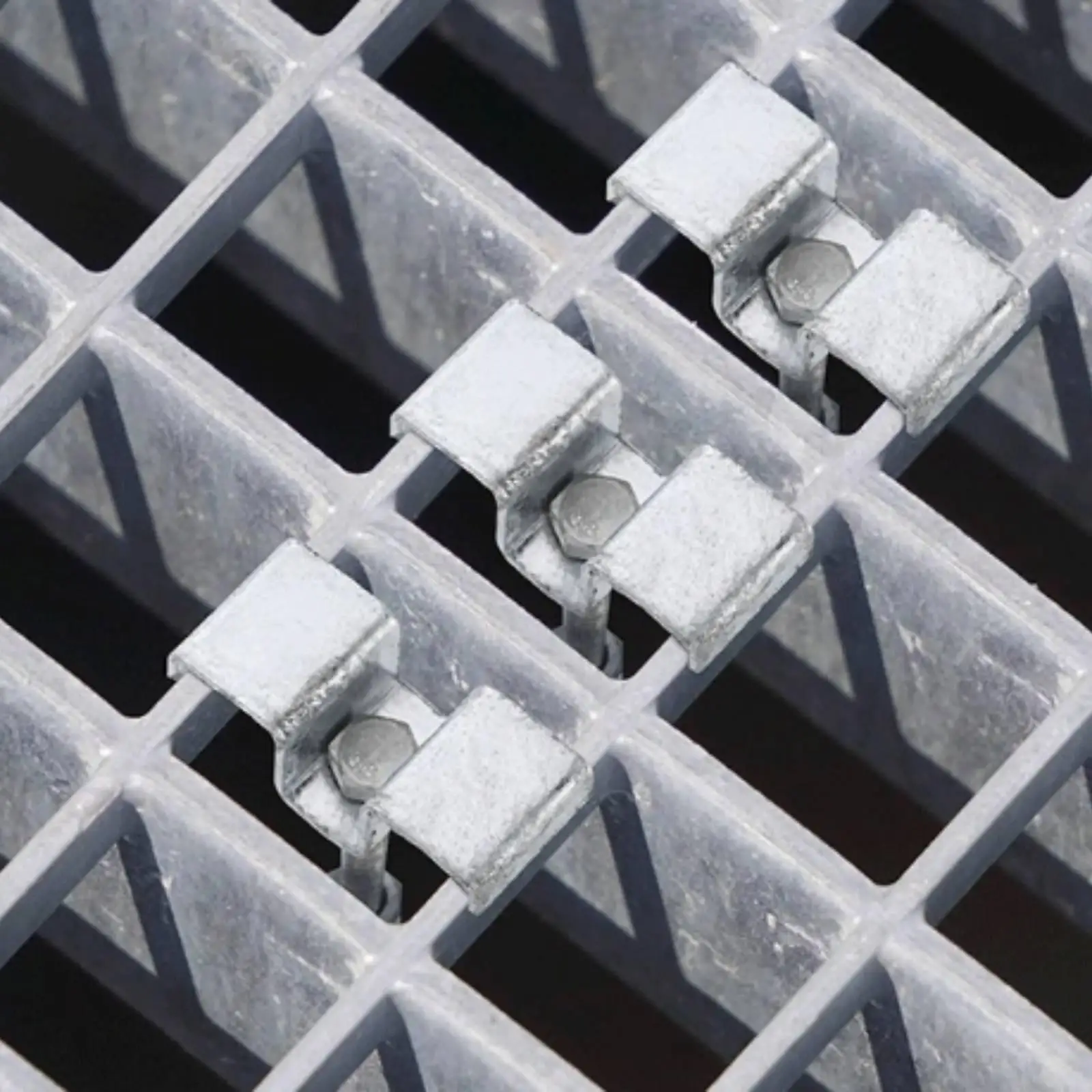 50 Pieces Galvanized Steel Saddle Clamp Long-Lasting Carbon Steel Grating