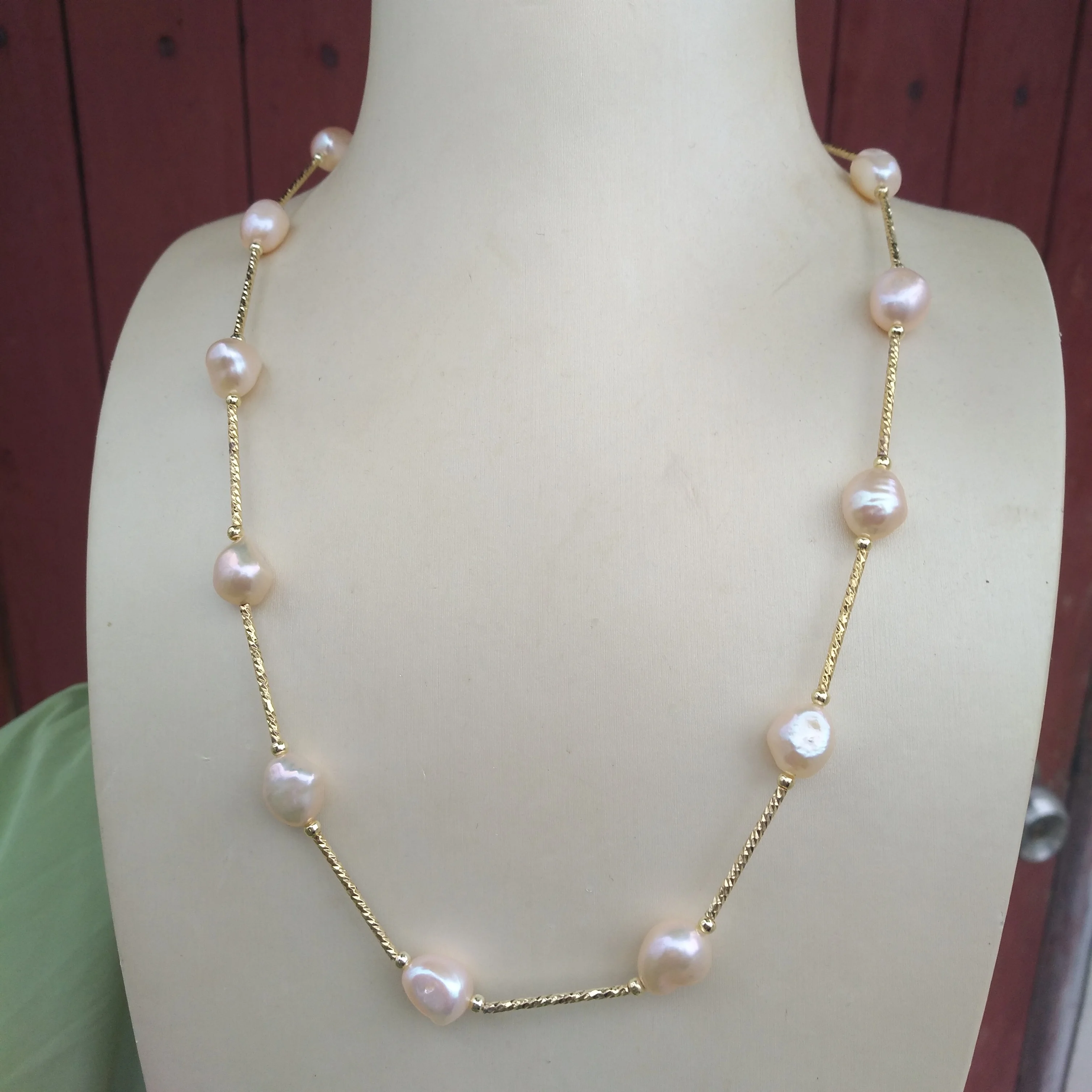 

Длинное ожерелье из натурального жемчуга Акойя, светло-розовое, в стиле барокко. Оригинальные фотографии, что вы видите, то и получите.