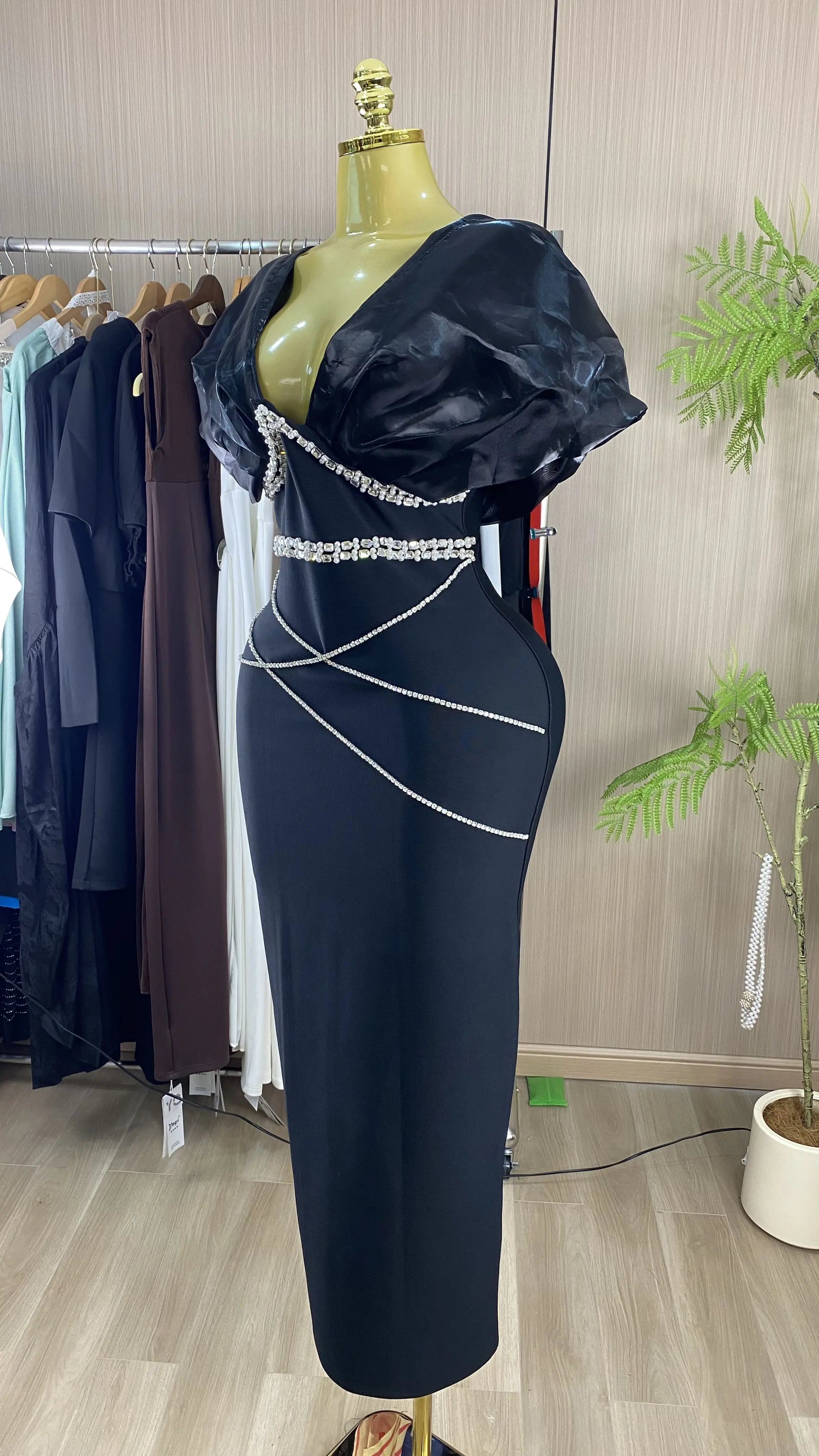 Elegant strappy dress, sexy V-neck, beaded embellishments, celebrity party evening gown-GZXX898