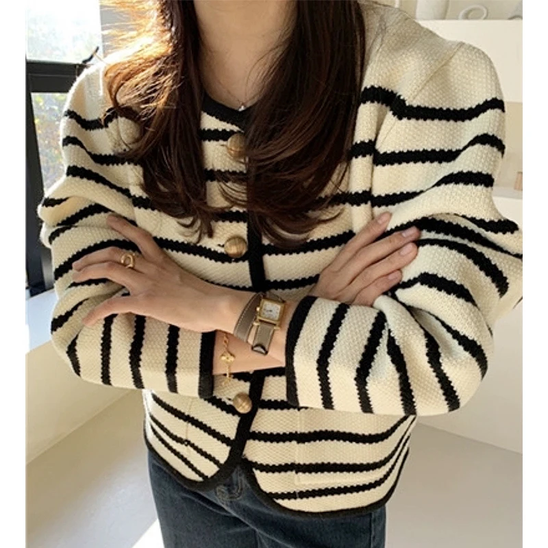 Шикарная осенняя свободная вязаная верхняя одежда круглого цвета на одной пуговице с цветочным узором в полоску, универсальная повседневная женская куртка