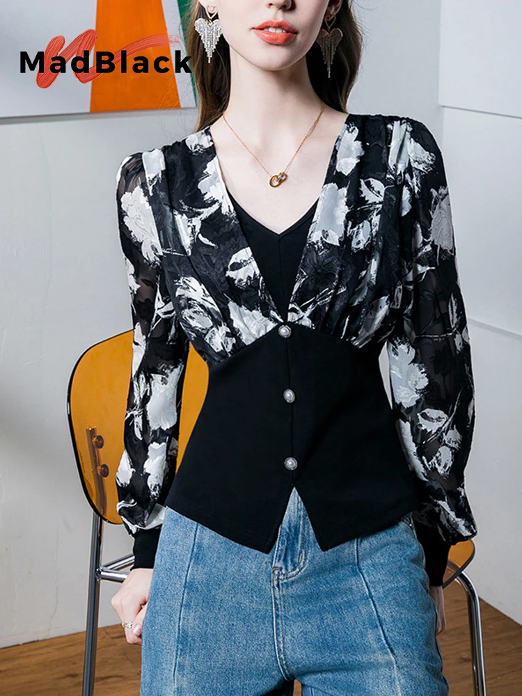 

Женская футболка MadBlack, европейский стиль, сексуальный V-образный вырез, принт, пэчворк, модные рукава-фонарики, облегающая, имитация двухслойной футболки, весна 2026, T61378CC