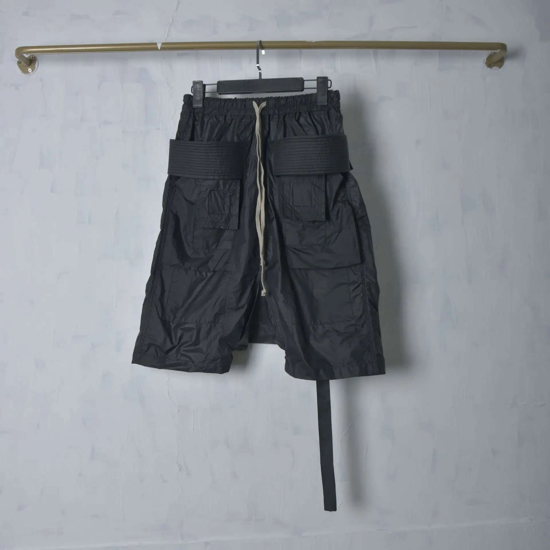 

Мужские шорты High Street, черные однотонные повседневные шорты для мужчин, техническая одежда на шнурке, модная мужская одежда до колена