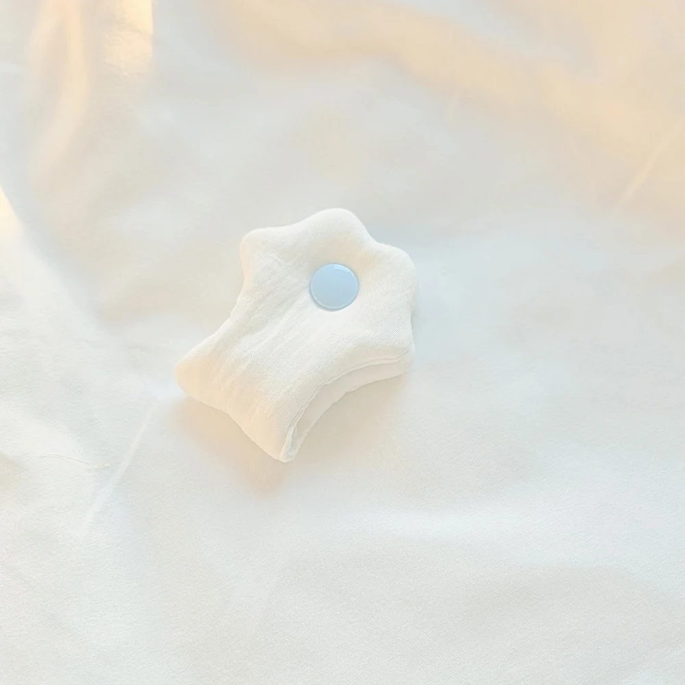 

Cute Cat Paw Cable Organizer INS-Style Cord Storage for Data & Charging Cables, Headphone Winder with Fabric Clips