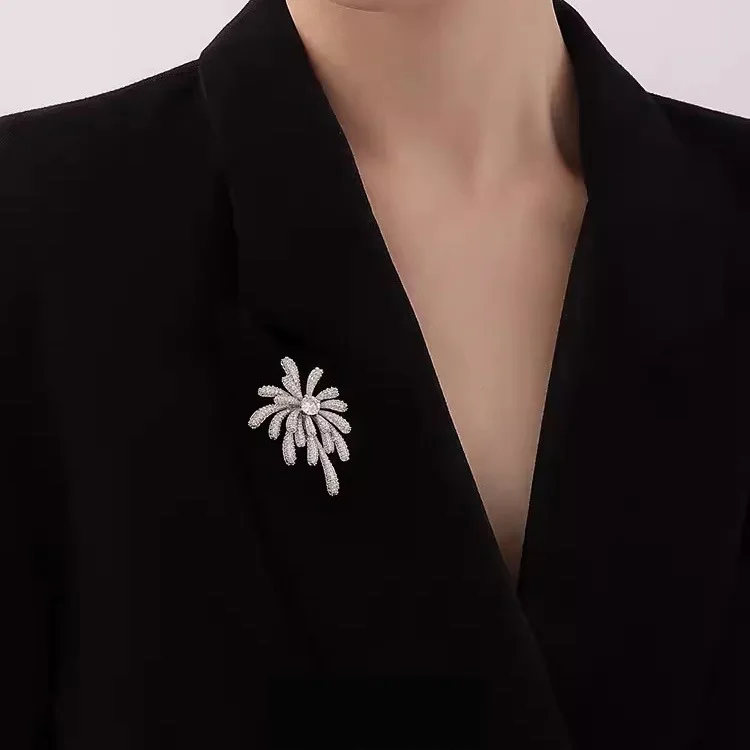 Different brooches women's light luxury niche design pin coat accessories high-end corsage