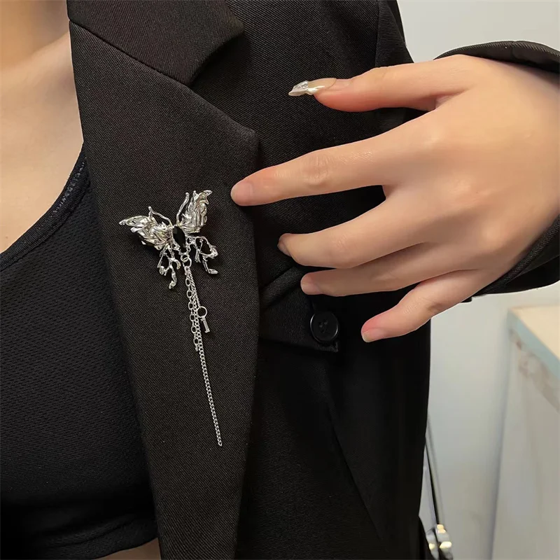 Metal Chain Brooch Tassel Butterfly Pendant Brooch for Women Men Couple Overcoat Suit Shirt Lapel Pin Clothing Accessory Jewelry