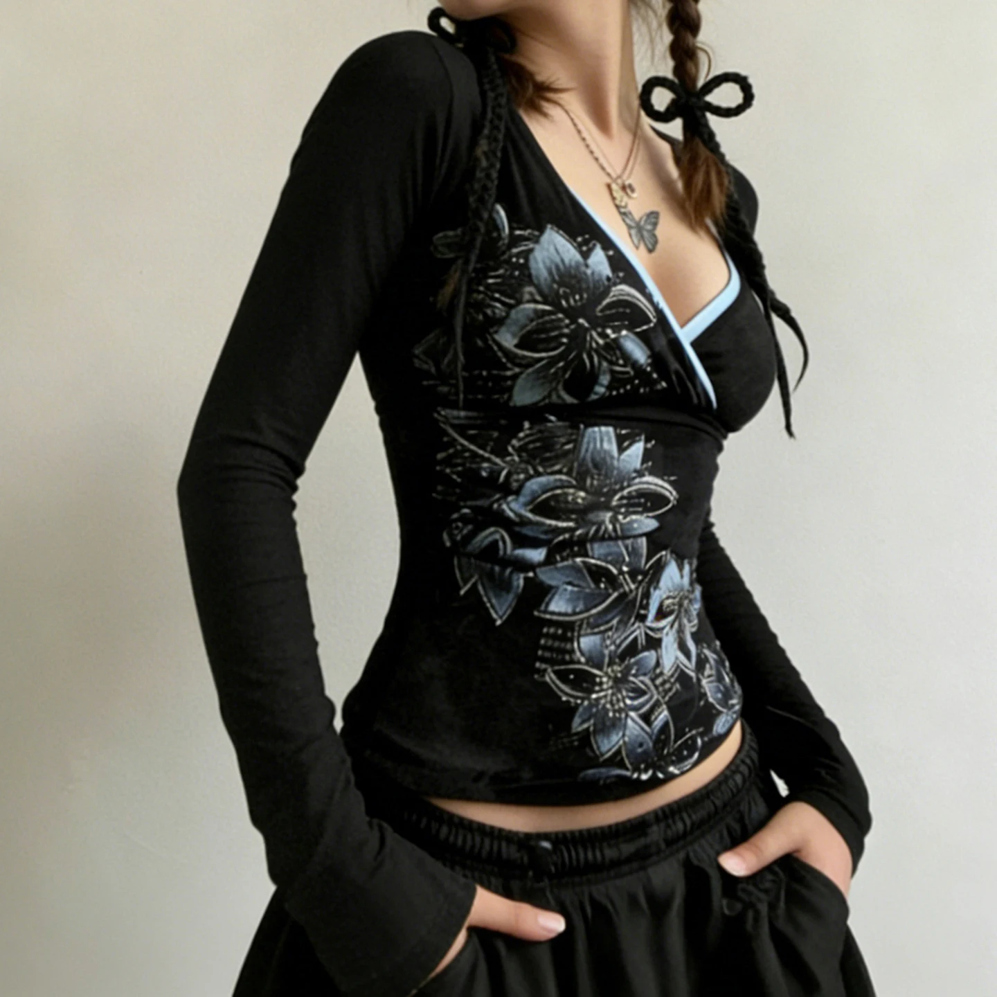 SUCHCUTE Vintage Grunge Y2K Top für Damen, Wickel-Design, V-Ausschnitt, Blauer Kontrast-Blumendruck, Schulterriemen zum Binden, Schmal geschnittenes Langarmshirt für Ausgehzwecke – Detail 12