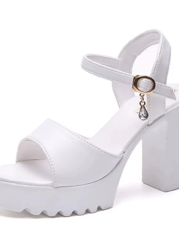 Thick and straight buckle with fish mouth sandals waterproof platform