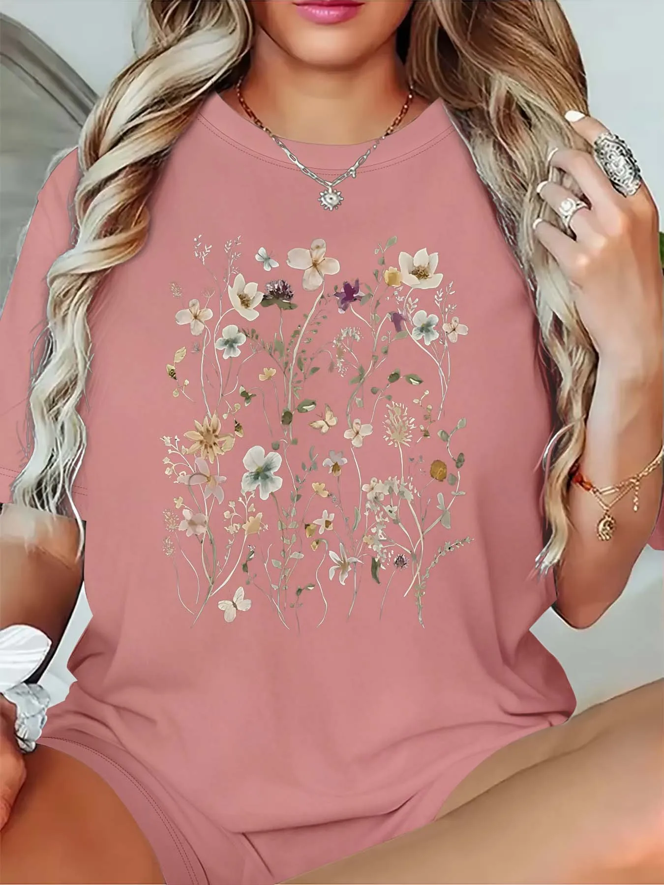 Plus Size Artistic Wildflower - Patterned Top for Stylish Women’s Charming Outfits