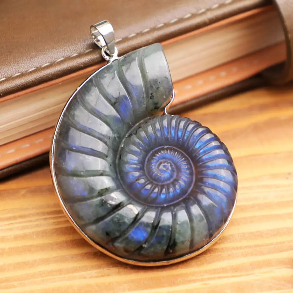 Flash Labradorite Pendant for Jewelry Making Carving Blue Natural Crystal Stone Snail Butterfly Lucky Men Protection Charms X425