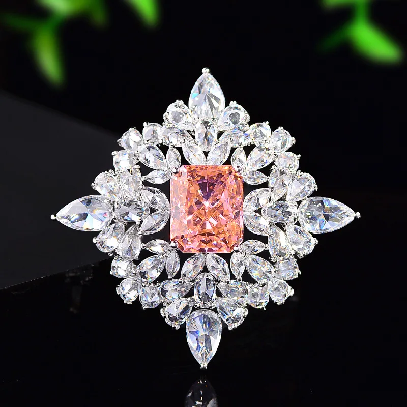 

Классические дизайнерские броши с микроинкрустацией цирконом в геометрическом стиле для женщин, простые и универсальные, сияющие хрустальные аксессуары для костюма